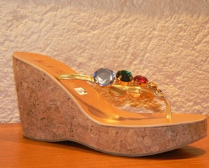 Sanale mit bunten Glassteinen